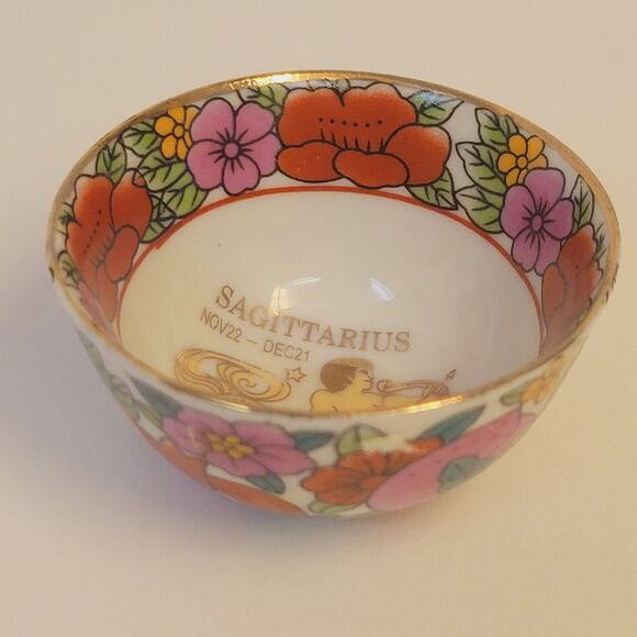 Chinese Antique Zodiac Sagittarius Hand painted Gold Trimmed Mini Porcelain Bowl - Picture 8 of 10